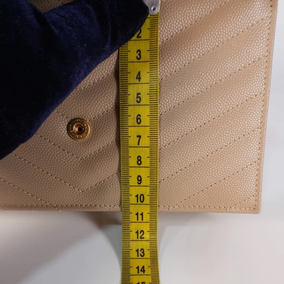 Yves Saint Laurent Monogram small wallet on chain-Grained Leather - Picture 5 of 8